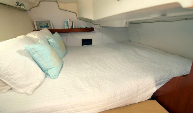 39 Beneteau Master Statroom