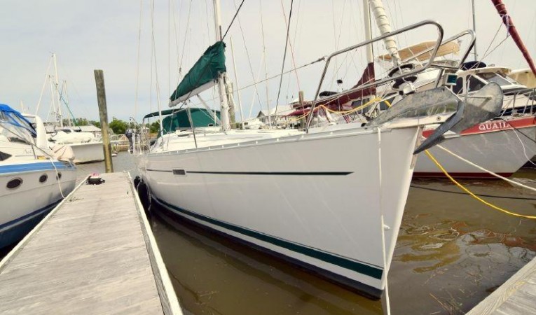 39 Beneteau Starboard Side