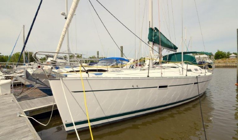 39 Beneteau Port Side Bow