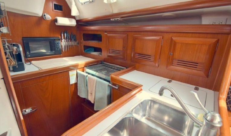 39 Beneteau Double stainless steel sinks