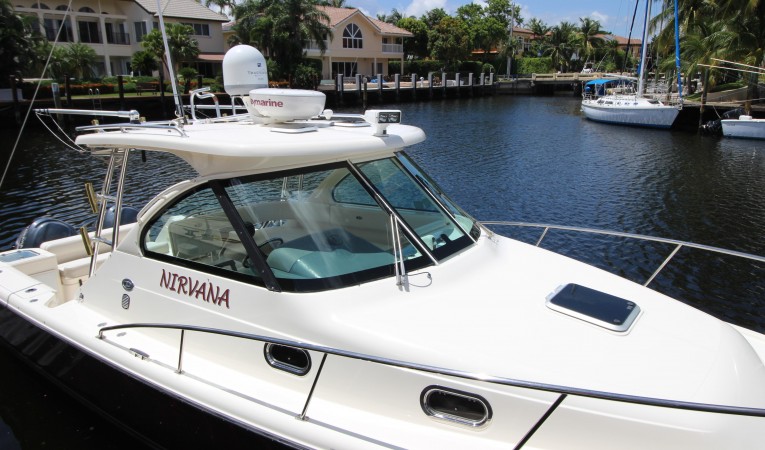 31 Pursuit Starboard Side