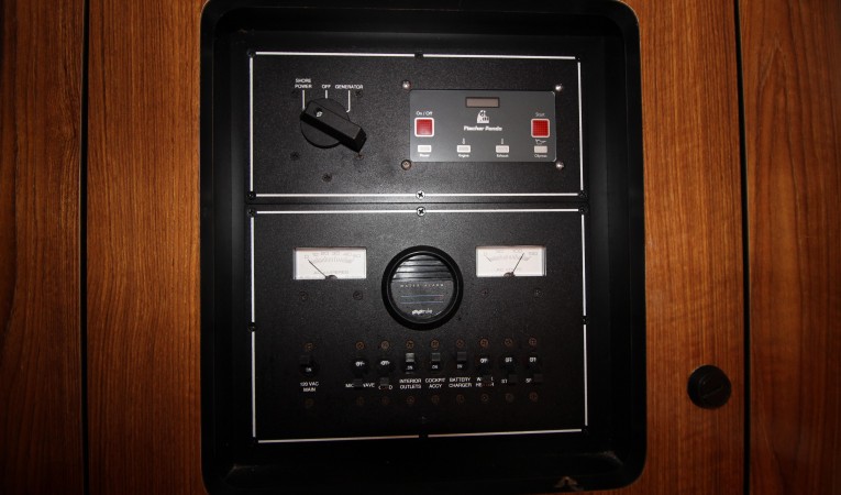 31 Pursuit Electric Panel