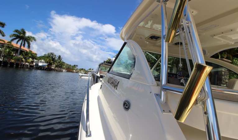 31 Pursuit Port Side