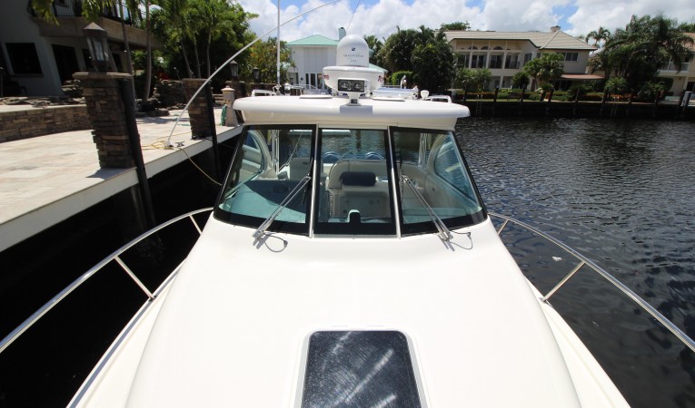 31 Pursuit Bow Facing Aft