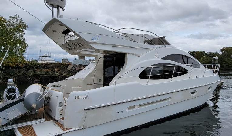 42 Azimut 
