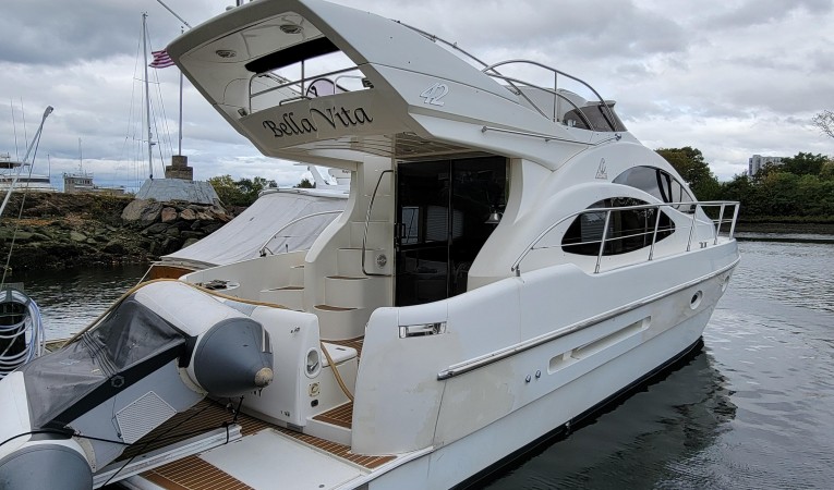 42 Azimut 