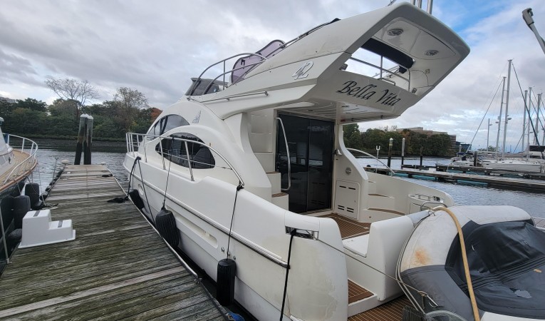 42 Azimut 