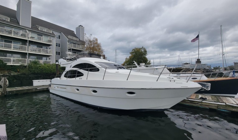 42 Azimut 