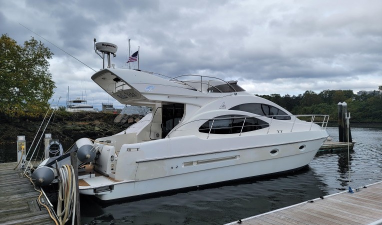 42 Azimut 