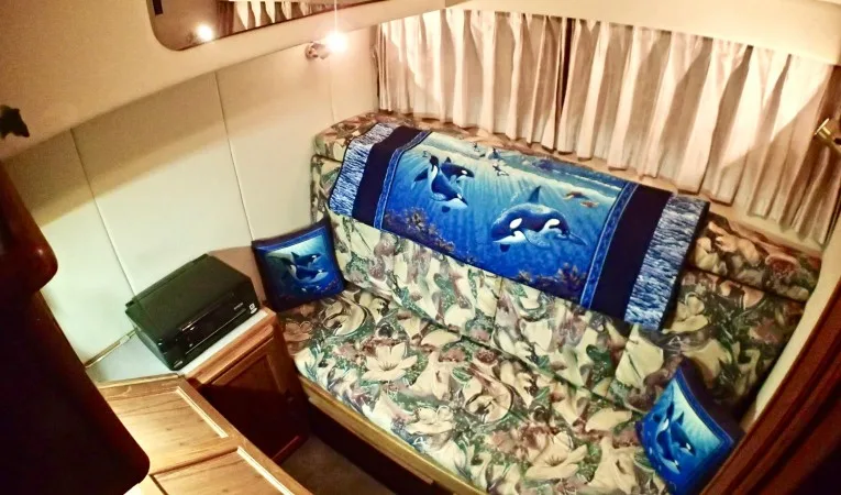 45 Bayliner Office/Guest Stateroom