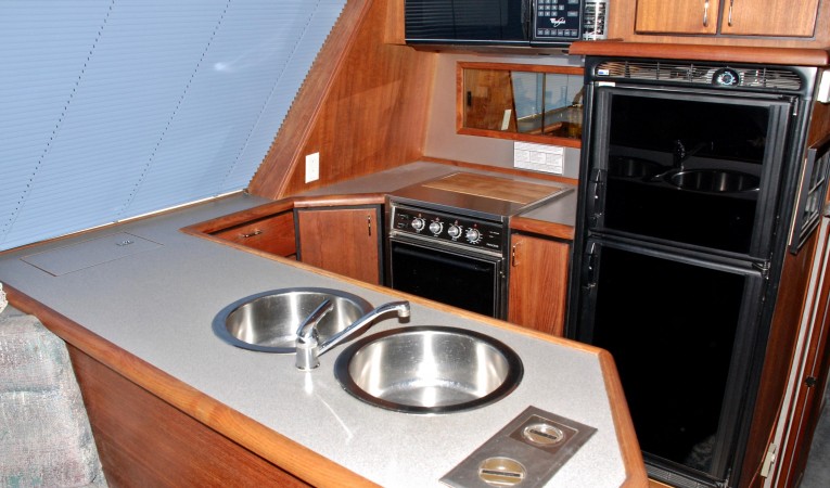 45 Bayliner Galley