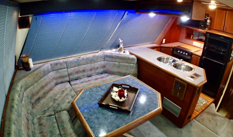 45 Bayliner Salon Port