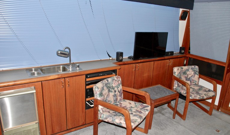 45 Bayliner Salon Starboard