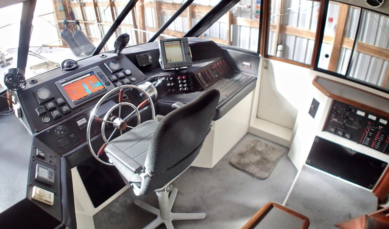 45 Bayliner Pilothouse Starboard