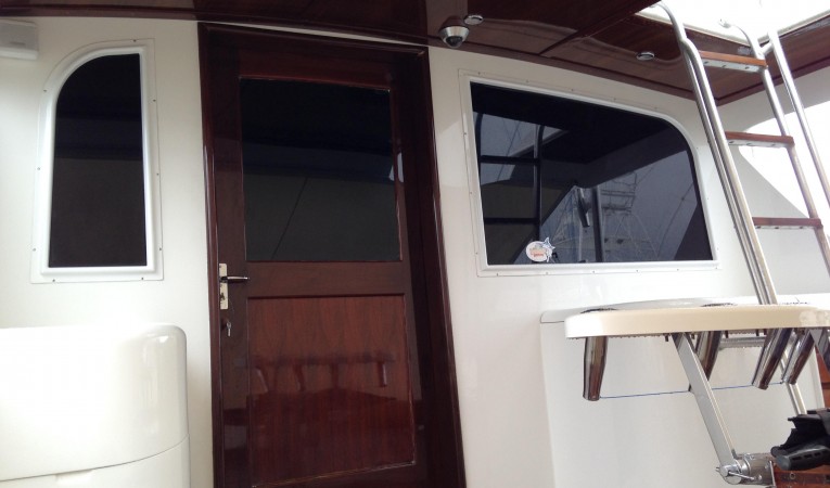 47 Buddy Davis Cockpit to Salon Door