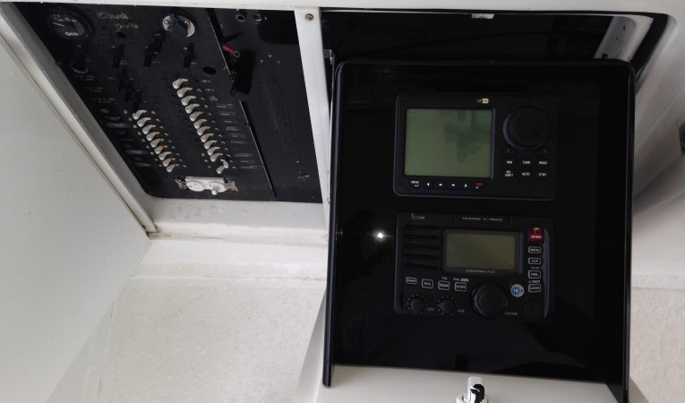 47 Buddy Davis Icom VHF & Simrad Autopilot