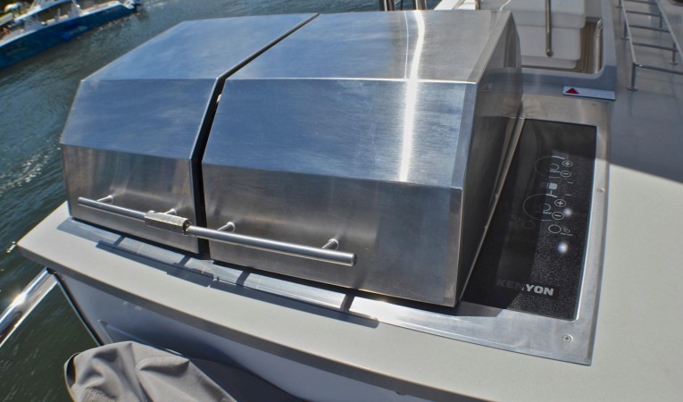 58 Leopard BBQ on Flybridge