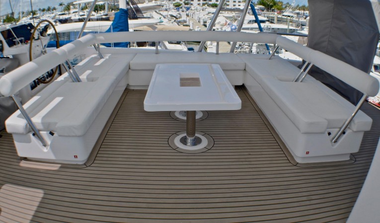 58 Leopard Flybridge seating