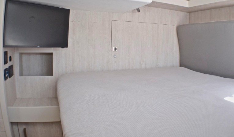 58 Leopard Port Aft tv