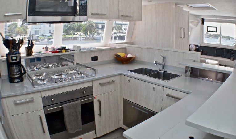 58 Leopard 5 Burner stove/oven