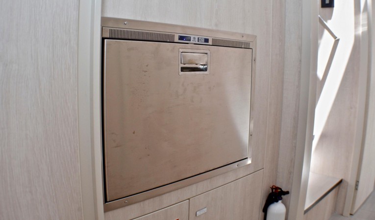 58 Leopard Extra fridge in Port hull