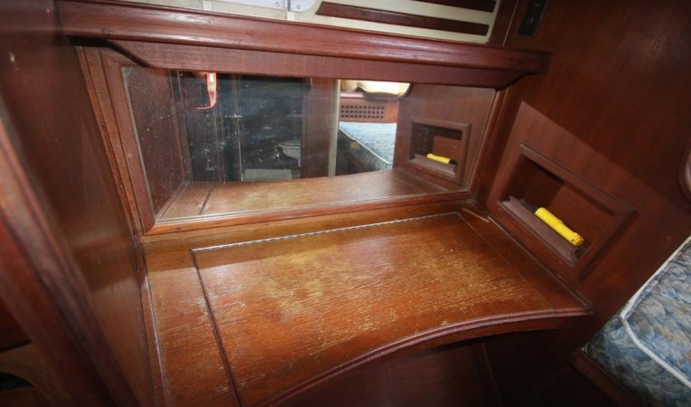 43 Endeavour Vanity in aft cabin