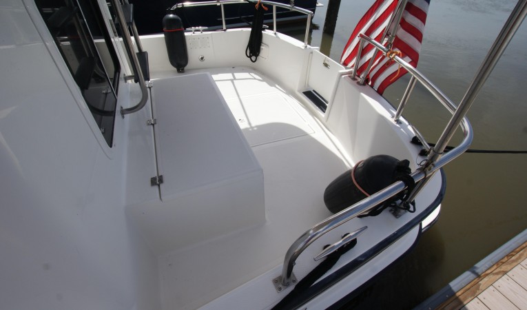 32 Nordic Tugs cockpit