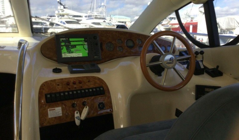 42 Azimut 
