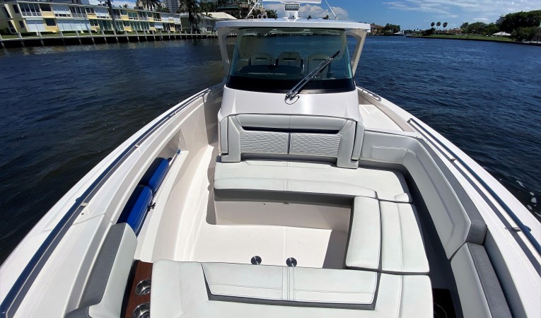 38 Tiara Sport 