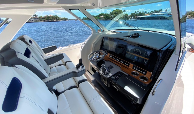 38 Tiara Sport 
