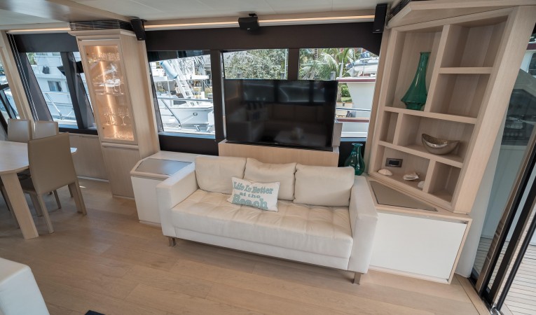72 Absolute Electric TV to Stbd