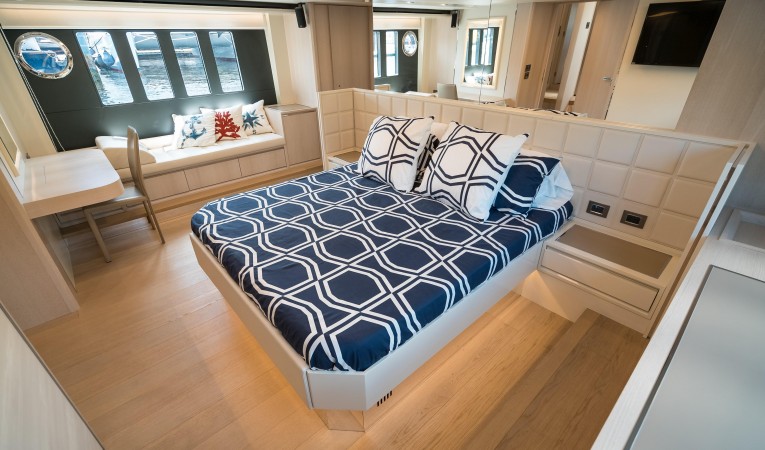 72 Absolute Full Beam Master Stateroom