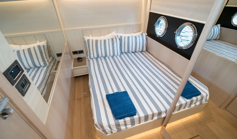 72 Absolute Guest Stateroom 1 Port