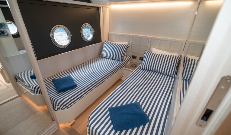 72 Absolute Guest Stateroom 2 Stbd