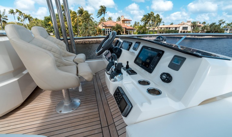 72 Absolute Flybridge Helm 1