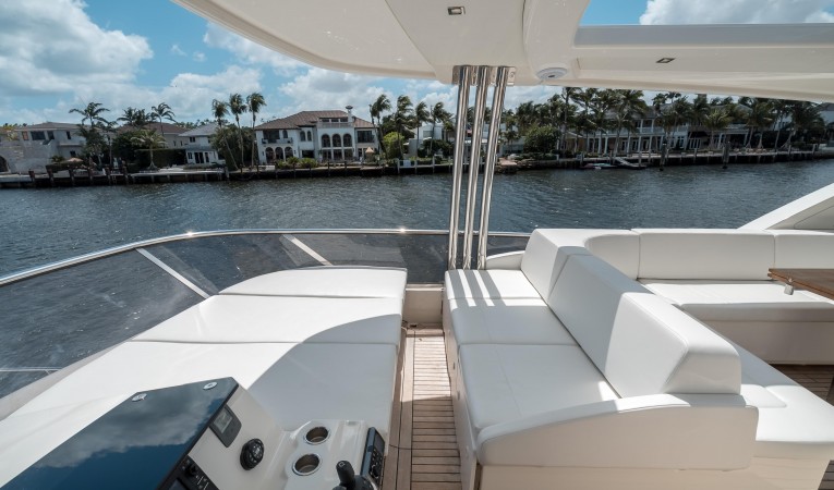 72 Absolute Stbd Seating Converts to Sunpad