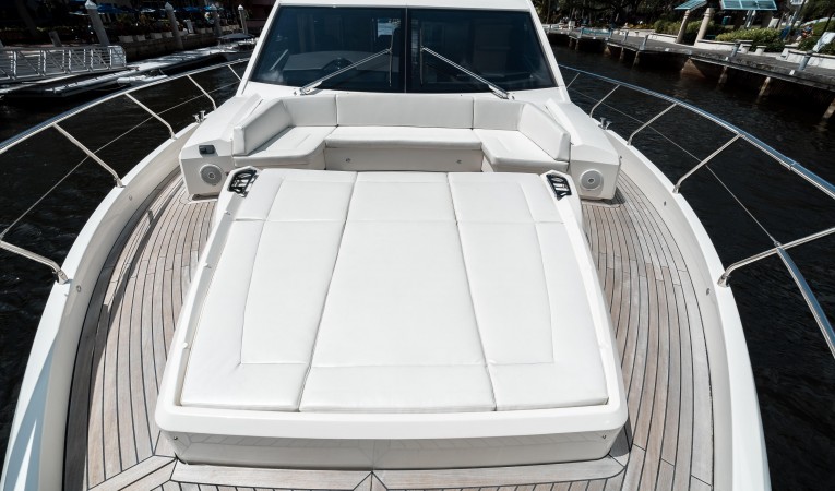 72 Absolute U shaped bow seating with Sunpad