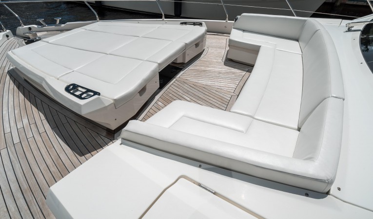 72 Absolute Bow seating