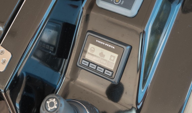 72 Absolute Cockpit Docking Station