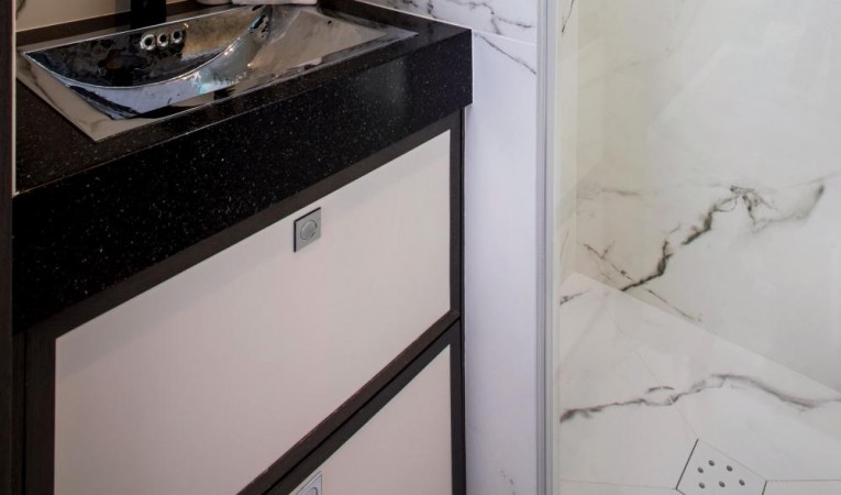 95 Blue Coast Yachts 