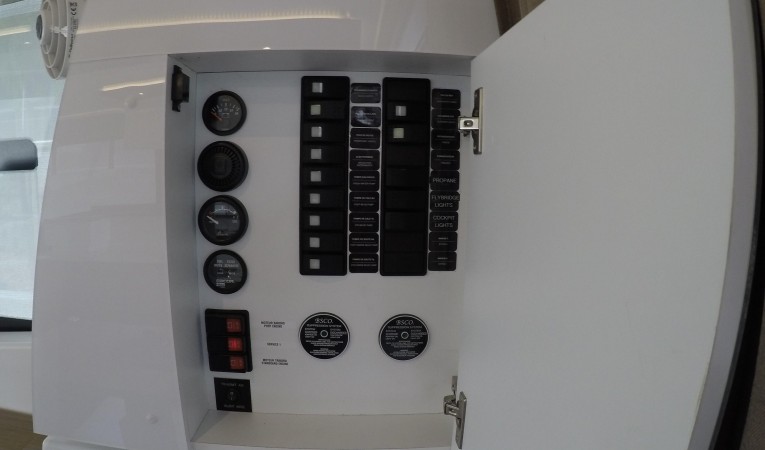 37 Fountaine Pajot Distribution panel