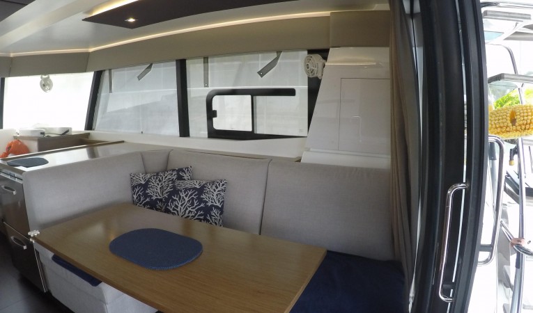 37 Fountaine Pajot Large settee