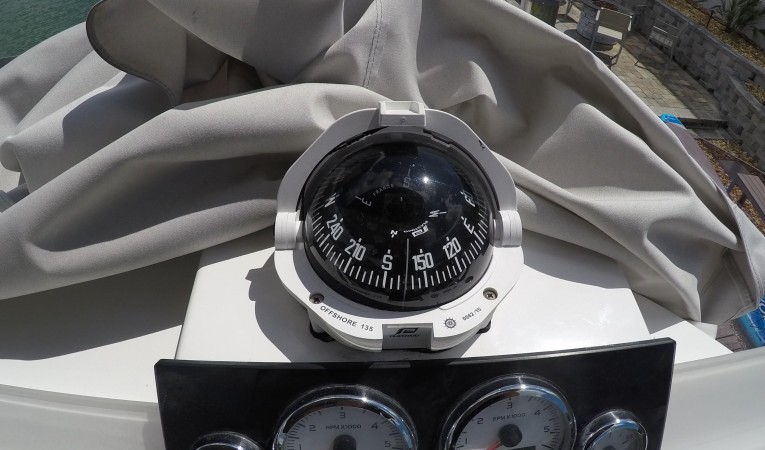 37 Fountaine Pajot Plastimo Compass
