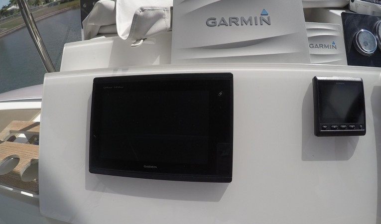 37 Fountaine Pajot Garmin 7410