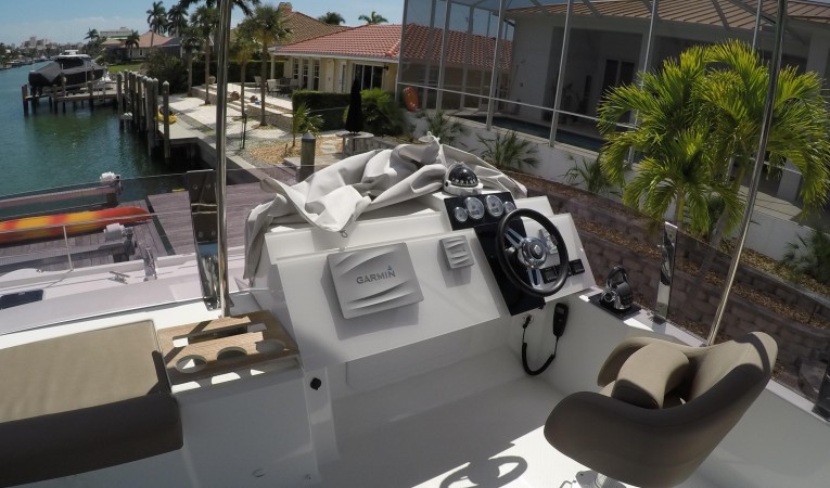 37 Fountaine Pajot Upper helm