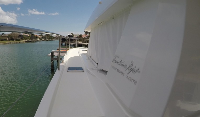 37 Fountaine Pajot Large side walkways