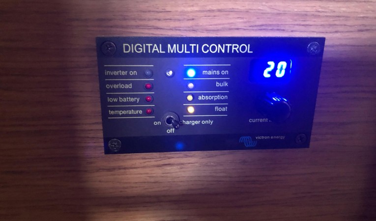 37 Fountaine Pajot Inverter