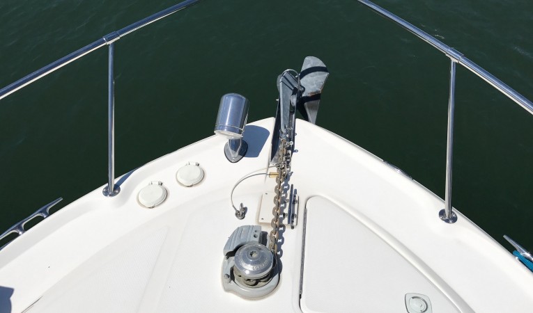 31 Sea Ray Windlass