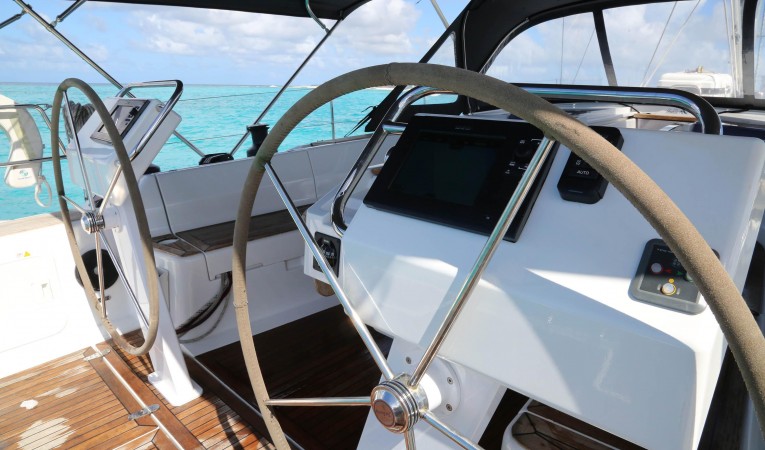 51 Hanse Steering station