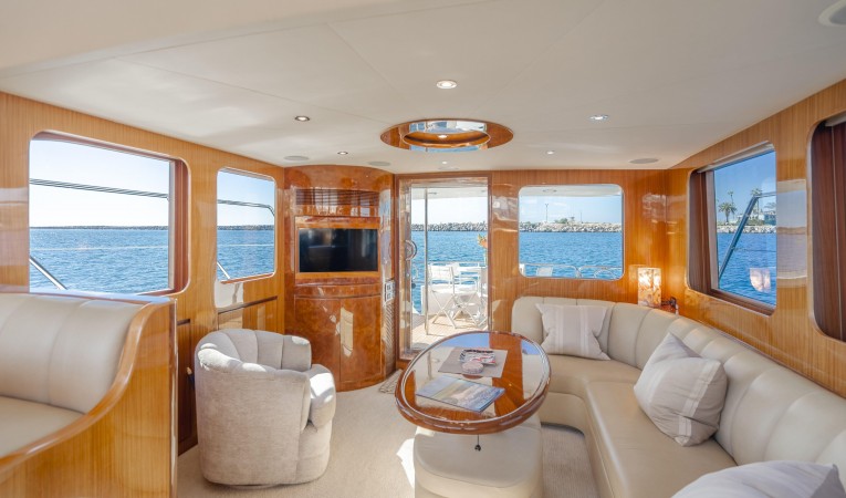 52 Ocean Alexander Main Salon Aft